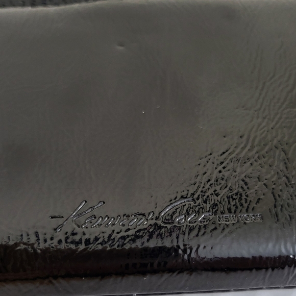 Kenneth Cole New York Black Patent Leather Zip Around Wallet - Picture 5 of 9